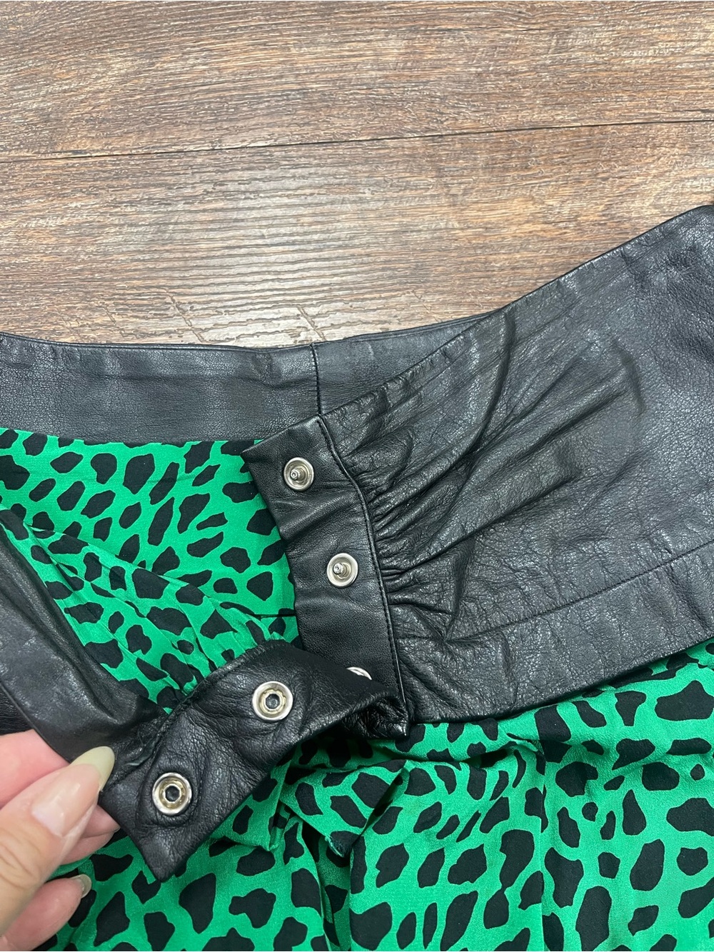 Bellino Paris Vintage 80s Silk Animal Print Skirt Leather Waist Size 10 - Picture 5 of 8